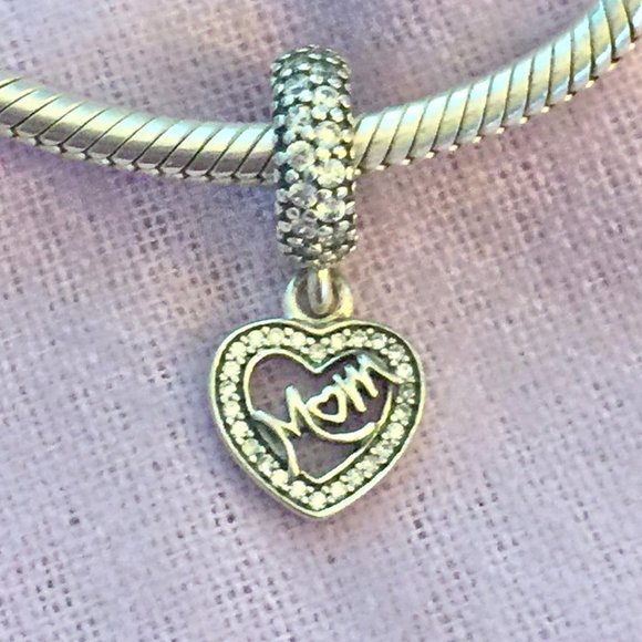 NWOT Pandora Center of My Heart Charm Mom w/ Clear Czs - Picture 4 of 4